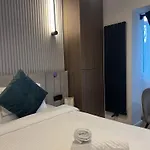 The Golden Pearl By Sattal Near Radisson Blu Апартаменти Бухарест